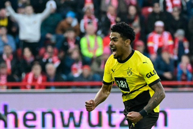 Dortmund e Leipzig vencem no Alemão e acirram disputa por vaga na Champions