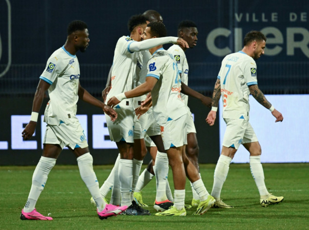 Olympique de Marselha goleia e sobe para 6º no Campeonato Francês