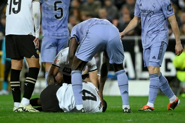 Diakhaby sufre una luxación de rodilla tras lesionarse durante partido contra el Real Madrid