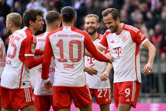 Bayern de Munique massacra Mainz (8-1) com hat-trick de Harry Kane