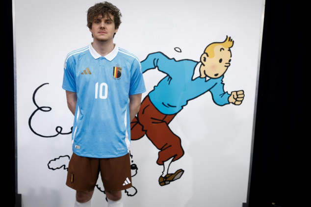 Bélgica renueva a Tedesco hasta 2026 y presenta una camiseta inspirada en Tintín
