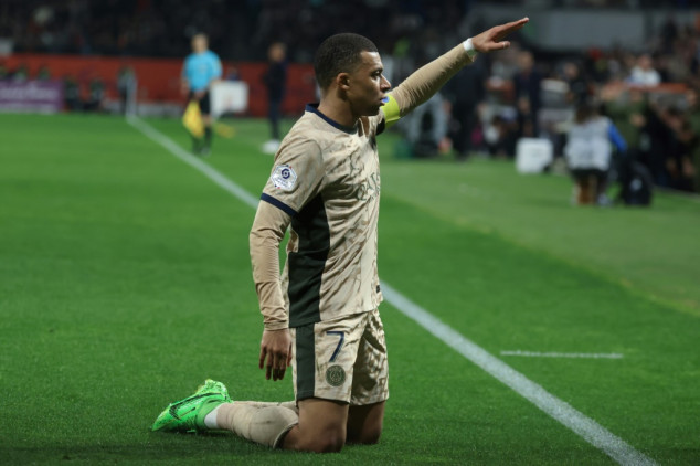 Mbappe scores hat-trick as PSG hit Montpellier for six