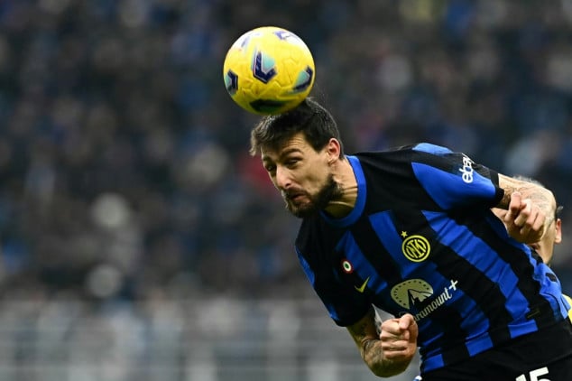 Inter's Acerbi leaves Italy camp after racist abuse claims