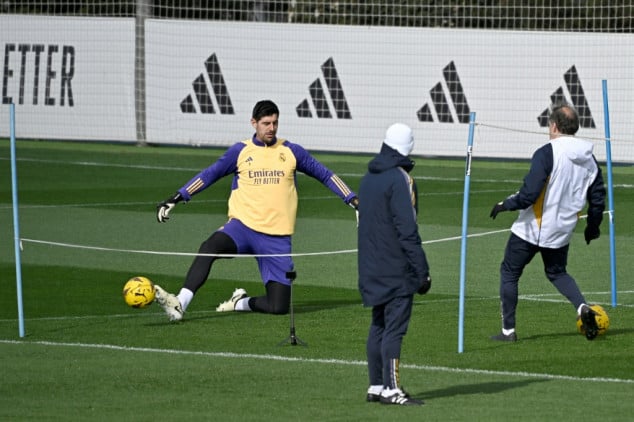 Madrid goalkeeper Courtois suffers new injury setback