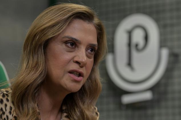 Presidenta del Palmeiras cuestiona silencio del fútbol en casos Alves y Robinho