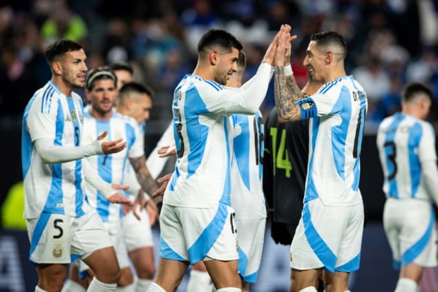 Argentina golea 3-0 a El Salvador en su primer amistoso del año