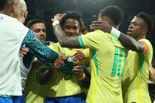 Brasil empata com Espanha (3-3) nos acréscimos em amistoso contra o racismo