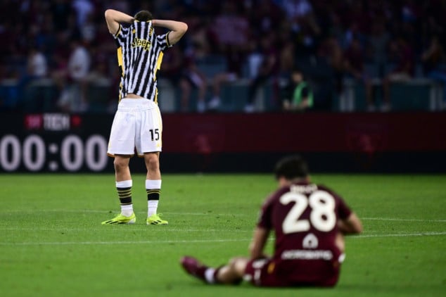 Juve held to goalless draw in derby with Torino