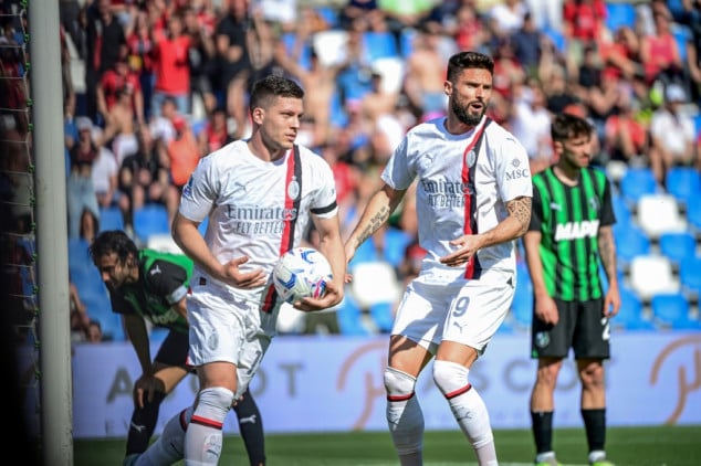 AC Milan held in Sassuolo thriller as Inter close in on title