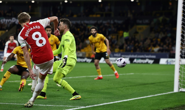 Arsenal vence Wolverhampton (2-0) e recupera liderança da Premier League