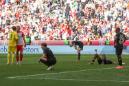 Bayern vence Eintracht Frankfurt (2-1) com dois gols de Harry Kane