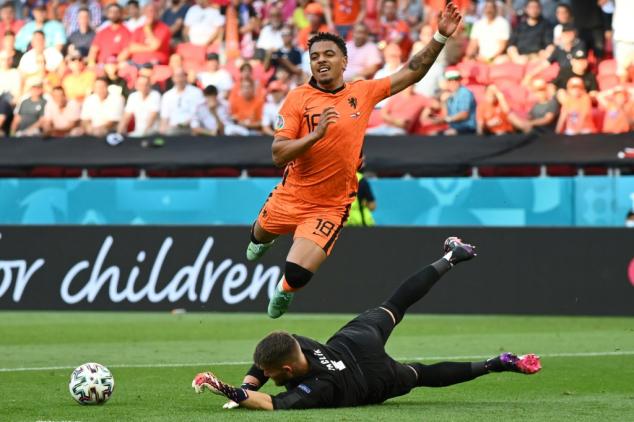 Netherlands' Malen joins Dortmund after Sancho departure