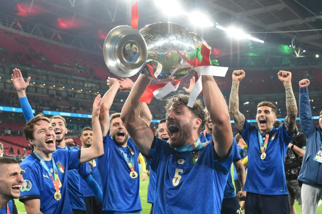 Euro 2020 champion Locatelli undergoes Juve medical