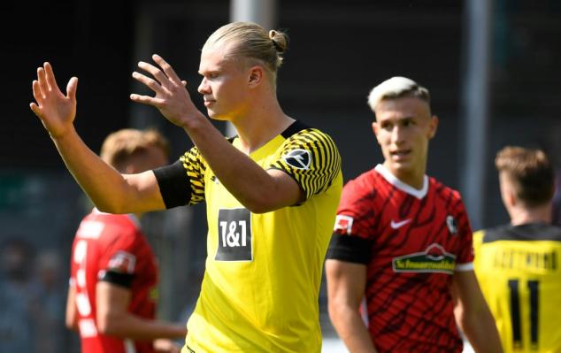 Borussia Dortmund sofre derrota inesperada para o Freiburg (2-1); Wolfsburg lidera
