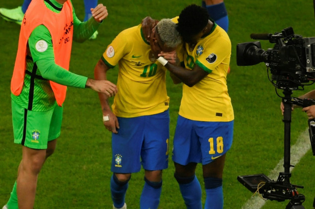 Brasil se refuerza con nueve jugadores ante 