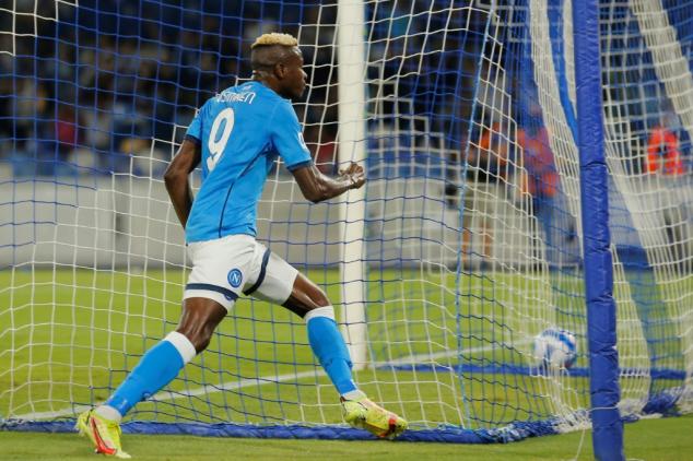 Perfect Napoli reclaim top spot, Lazio squeeze past Mourinho's Roma in derby