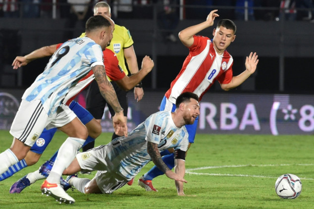 Paraguay stifle Messi in Argentina WC qualifier stalemate