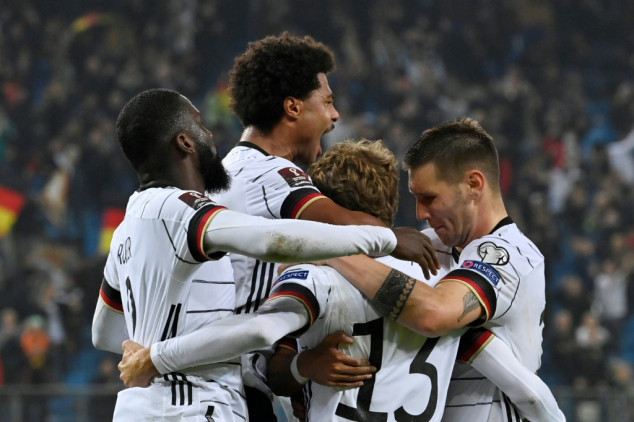 Mueller grabs late winner as Germany fight back to beat Romania