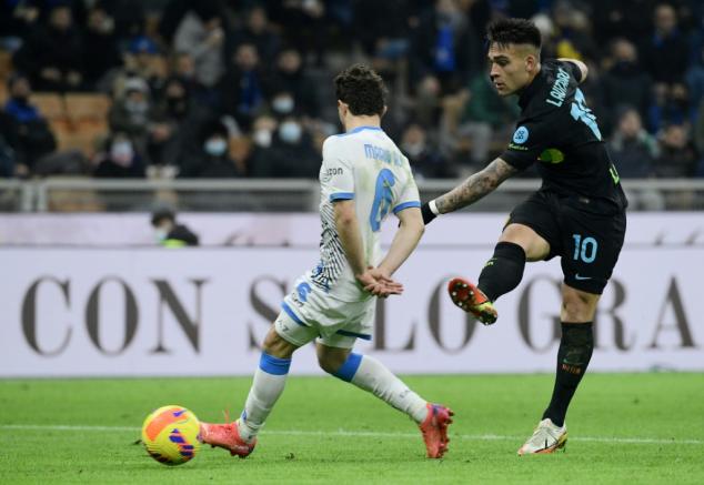 Inter Milán inflige la primera derrota de la temporada al líder Nápoles
