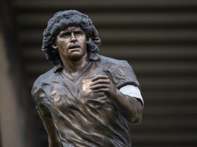 Fackelzug und Statuen: Neapel gedenkt Maradona