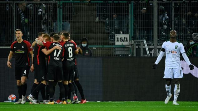 Freiburg pile pressure on Huetter with 'surreal' win in Moenchengladbach
