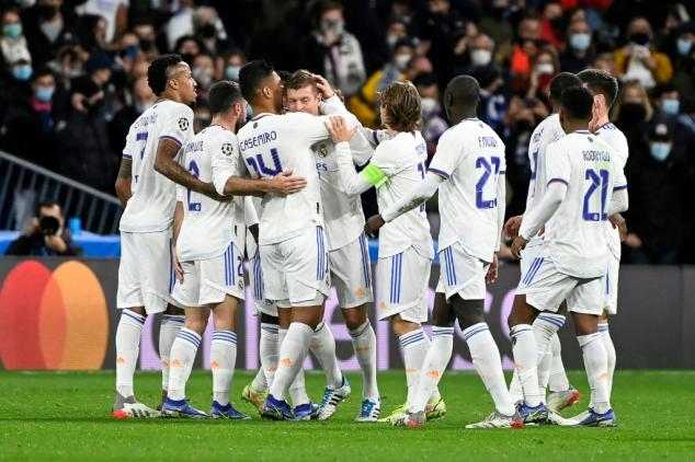 El Real Madrid frena al Inter y pasa líder a octavos de Champions