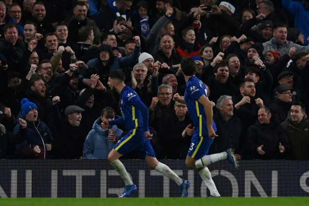 Jorginho's late penalty gives Chelsea dramatic win over Leeds