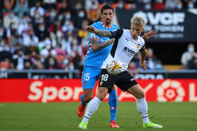 Versatile Dane Wass joins Atletico from Valencia