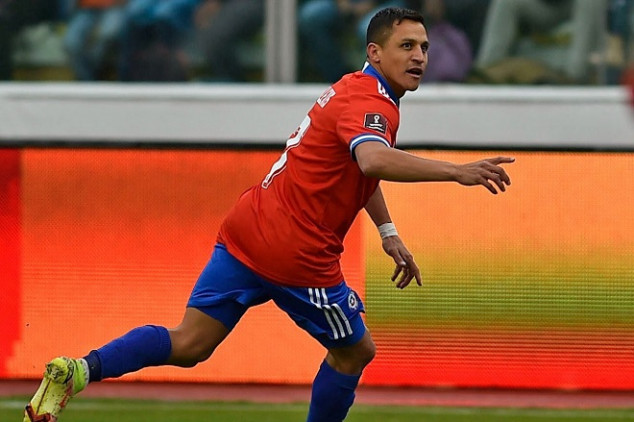 Alexis keeps Chile's WC hopes alive with free kick