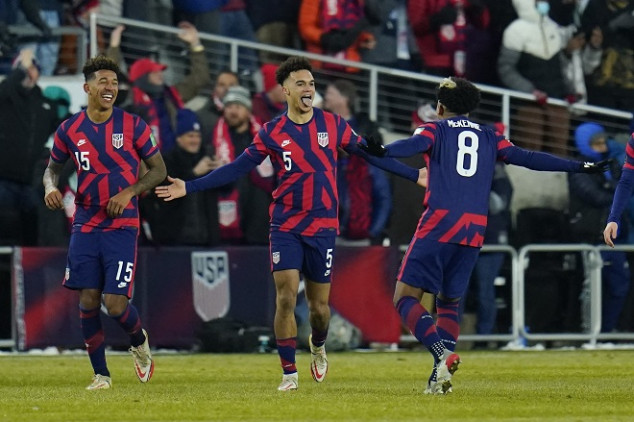 Robinson's goal all but secures USMNT's WC spot