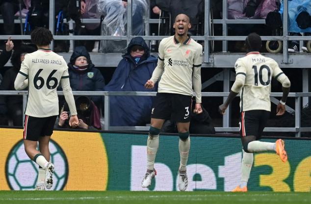 Liverpool vence lanterna Burnley (1-0) com gol de Fabinho; Tottenham volta a perder