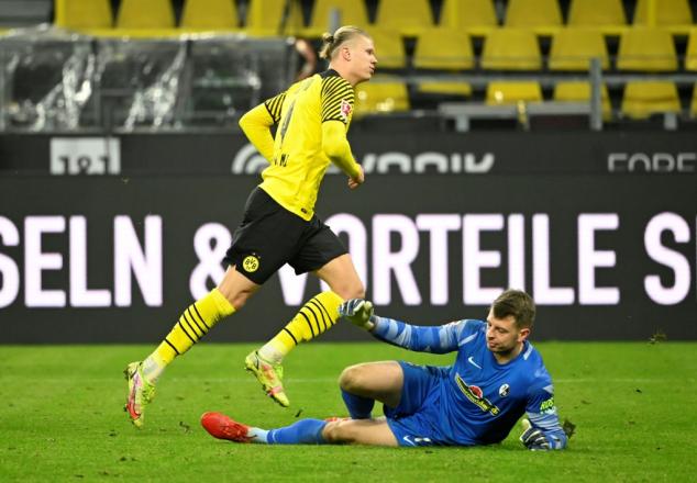 Haaland desfalca o Dortmund mais uma vez, contra o Glasgow Rangers na Liga Europa
