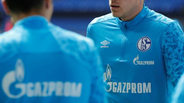 Ukraine: le club de foot allemand de Schalke retire le nom de Gazprom de ses maillots