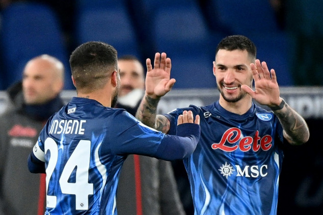 Napoli vence Lazio nos acréscimos (2-1) e recupera líderança da Serie A