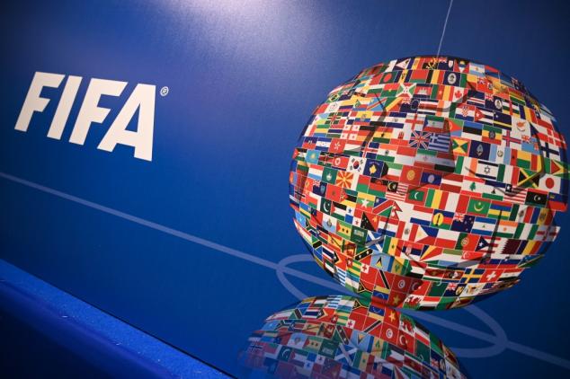 Rússia é excluída do Mundial de futebol e Uefa rompe com Gazprom