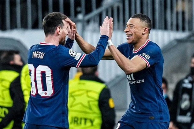 Mbappé makes history for PSG with 1st half goal