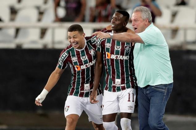 Fluminense vence Olimpia (3-1) e fica mais perto da fase de grupos da Libertadores