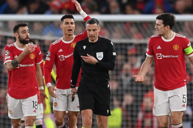 Referee blamed as Man Utd exit UCL