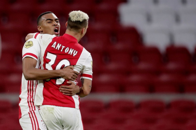 Transfer: Ajax star confirms Bayern interest