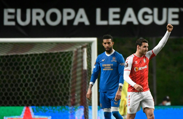 Torres equaliser rescues Barcelona, 10-man West Ham draw with Lyon