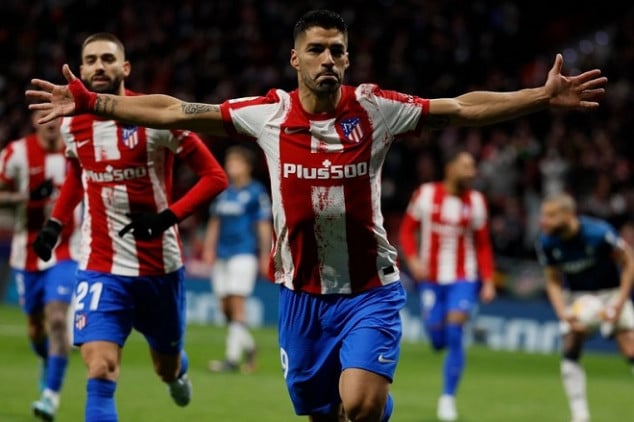Suárez contemplating 2 offers to leave Atlético