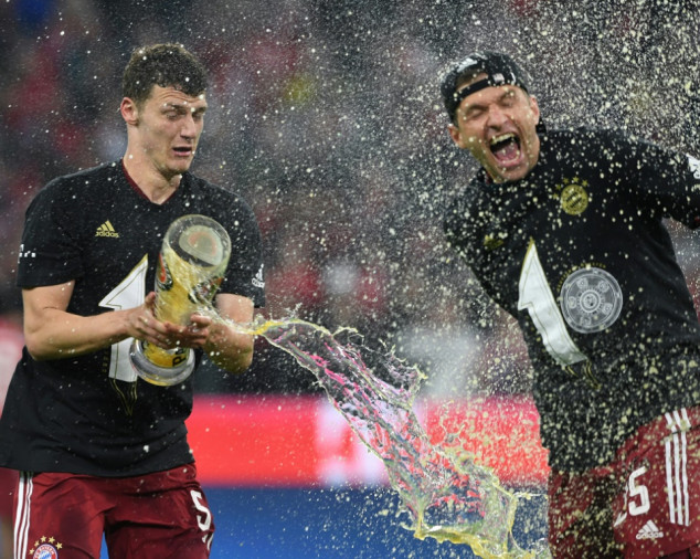 Tenth straight league title fails to mask Bayern's discontent