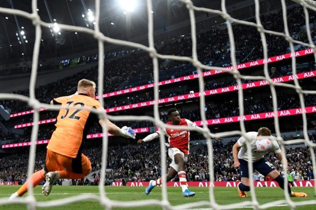 Tottenham golea 3-0 al Arsenal y aprieta la lucha por la cuarta plaza