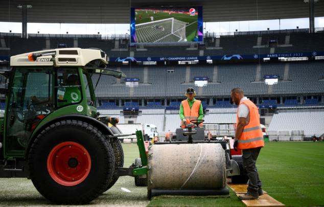 Stade de France gets new pitch for Champions League final