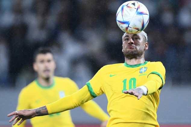 Neymar scores from spot as Brazil break down stubborn Japan