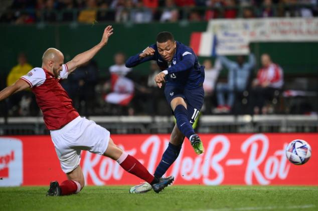 Mbappé evita otra derrota de Francia y Croacia sorprende a Dinamarca