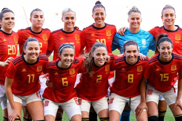 Spain's players to receive equal bonuses