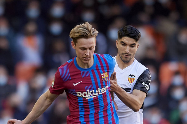Barca reach agreement with De Jong's replacement