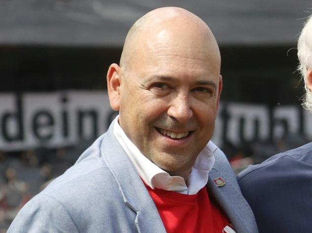 Bayer Leverkusen setzt weiterhin auf Fernando Carro, der die Position als Vorsitzender der Geschäftsführung des Werksklubs inne hat.