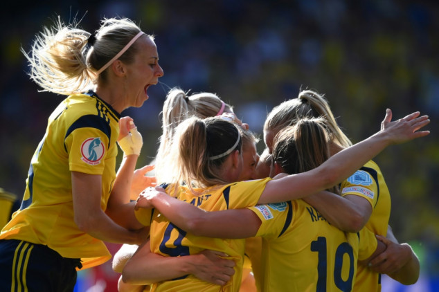 Sweden needed a late winner from substitute Hanna Bennison to close in on a place in the Euro 2022 quarter-finals with a 2-1 win over Switzerland in Sheffield.